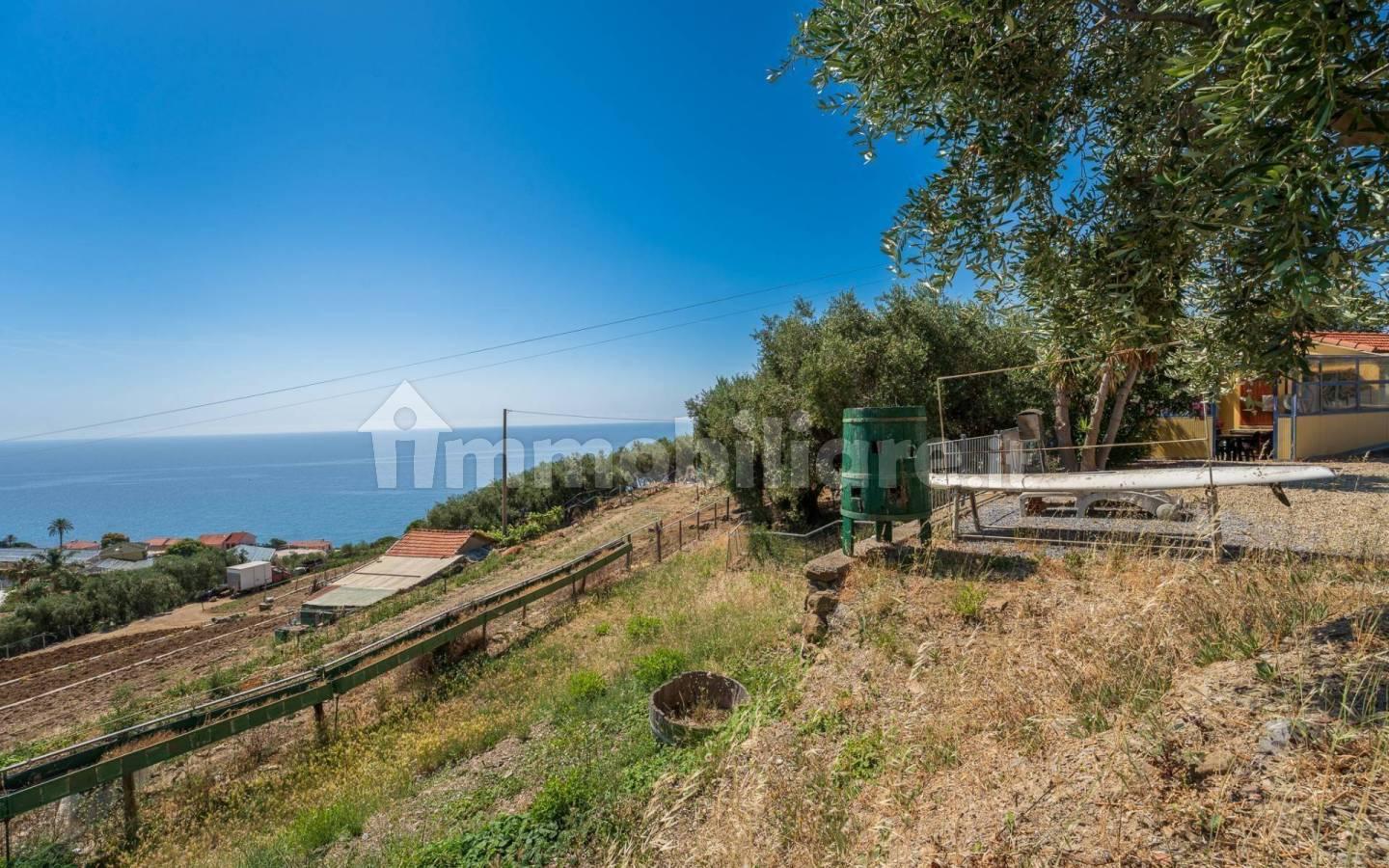 Villa unifamiliare, buono stato, 24 m², Centro, Cipressa