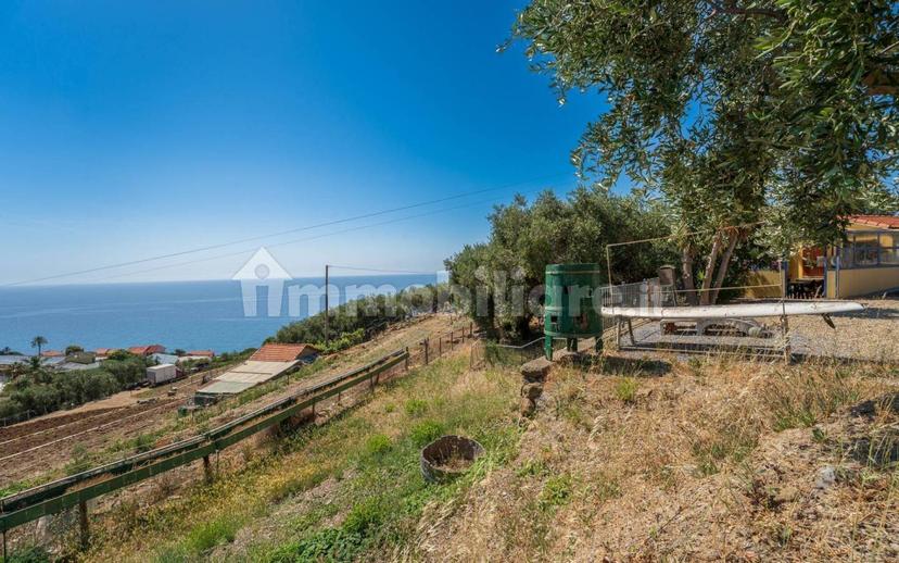 Villa unifamiliare, buono stato, 24 m², Centro, Cipressa
