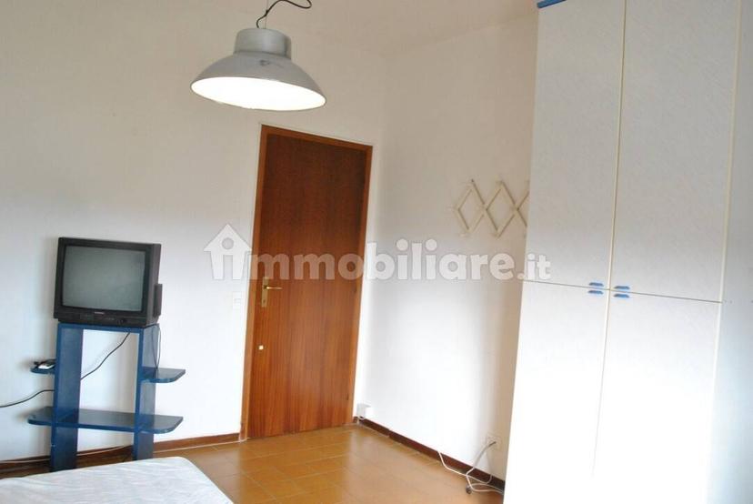 Stanza in affitto in appartamento via Papa Giovanni, Reggio Emilia — foto 3 di 13