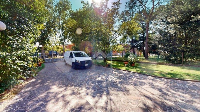 Villa bifamiliare via IV Novembre 15, Cento Paese, Cento — foto 2 di 44