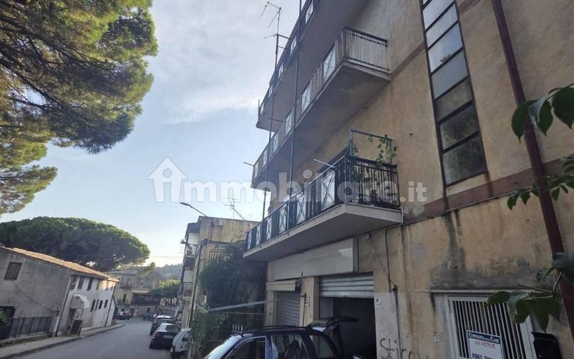 Quadrilocale da ristrutturare, secondo piano, Pentone — foto 3 di 13