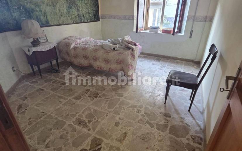 Quadrilocale da ristrutturare, secondo piano, Pentone — foto 11 di 13