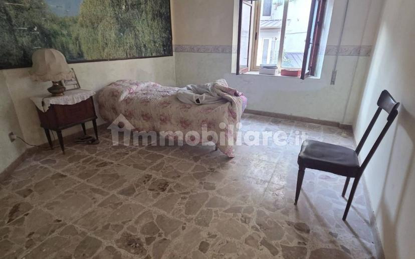 Quadrilocale da ristrutturare, secondo piano, Pentone — foto 4 di 13