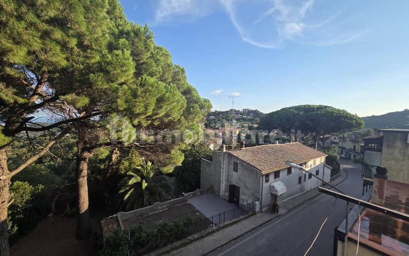 Quadrilocale da ristrutturare, secondo piano, Pentone — foto 10 di 13