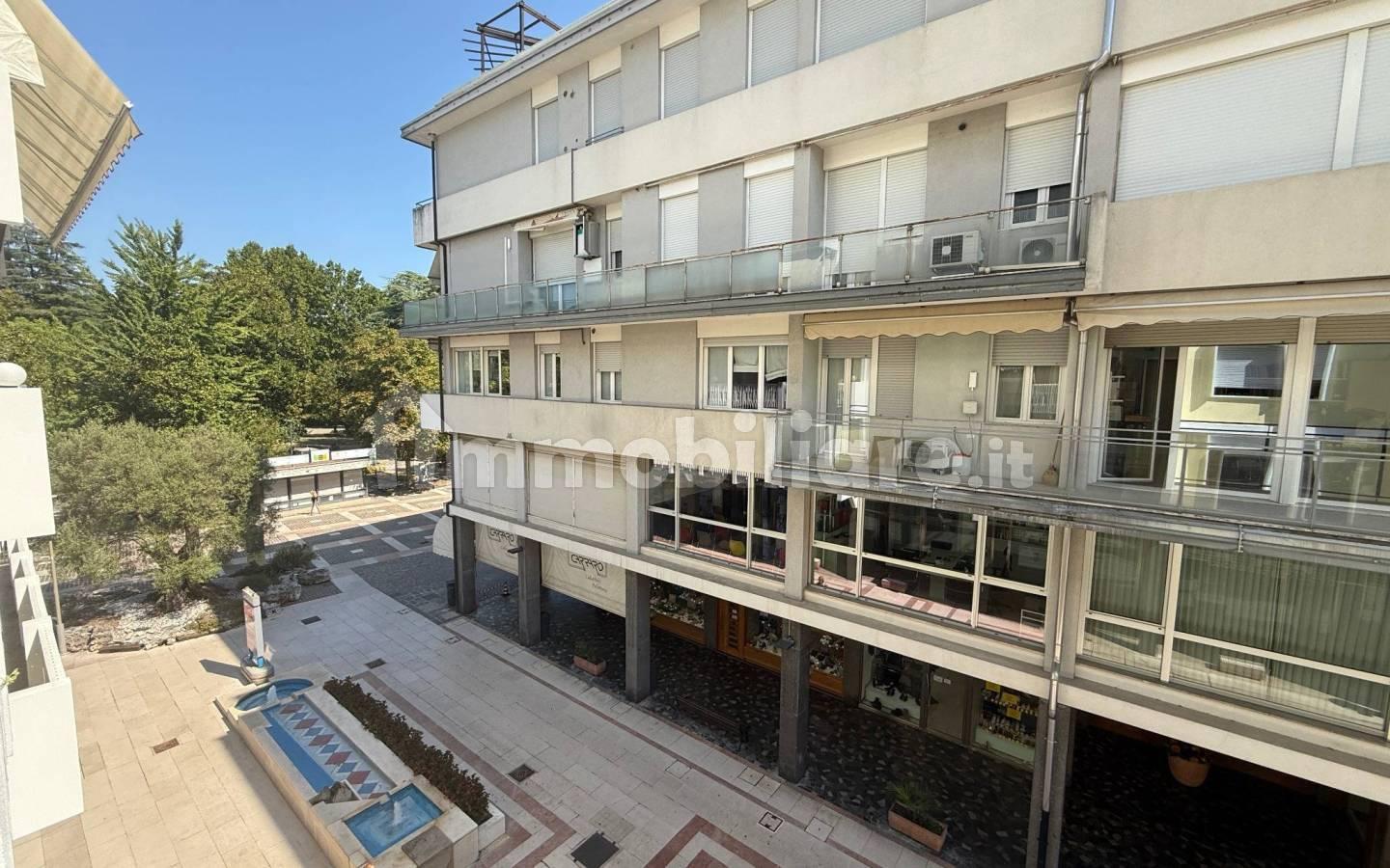 Quadrilocale via Giuseppe Jappelli 36, Centro, Abano Terme
