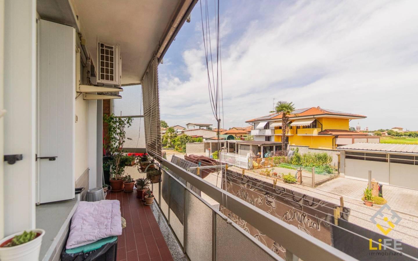 Trilocale via Severino Boezio 43, Centro, Trecate