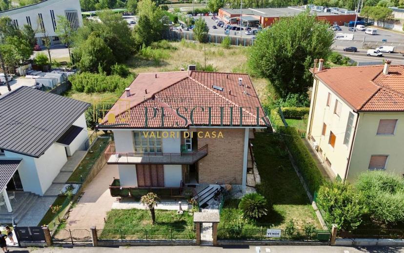 Appartamento via Tintoretto 10, Centro, Peschiera del Garda — foto 7 di 12
