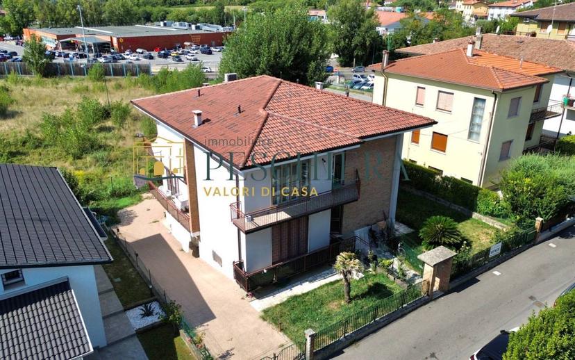 Appartamento via Tintoretto 10, Centro, Peschiera del Garda — foto 9 di 12