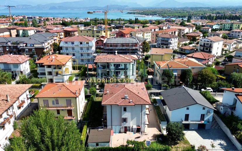 Appartamento via Tintoretto 10, Centro, Peschiera del Garda — foto 5 di 12
