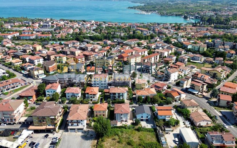 Appartamento via Tintoretto 10, Centro, Peschiera del Garda — foto 10 di 12