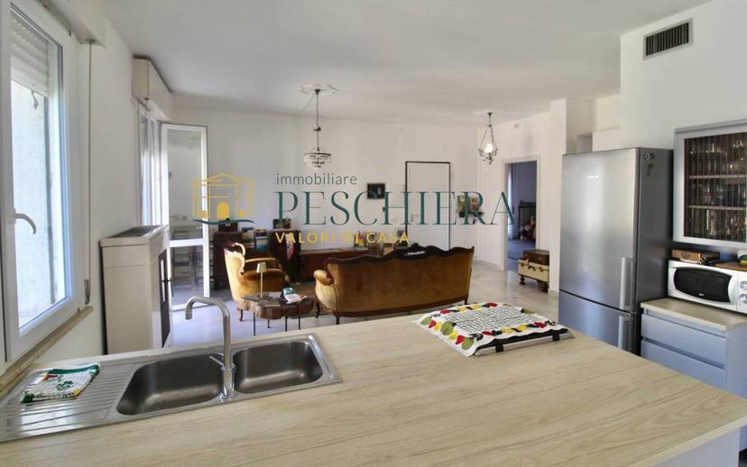 Appartamento via Tintoretto 10, Centro, Peschiera del Garda — foto 2 di 12