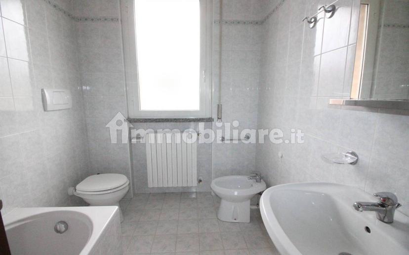 Trilocale via Raimondi 5, Centro, San Fermo della Battaglia — foto 12 di 40