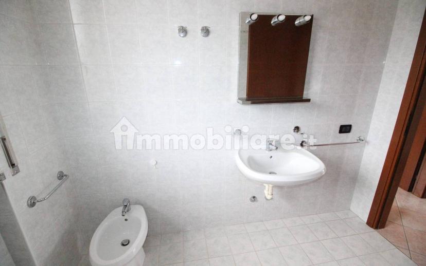 Trilocale via Raimondi 5, Centro, San Fermo della Battaglia — foto 15 di 40