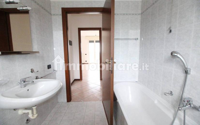 Trilocale via Raimondi 5, Centro, San Fermo della Battaglia — foto 37 di 40