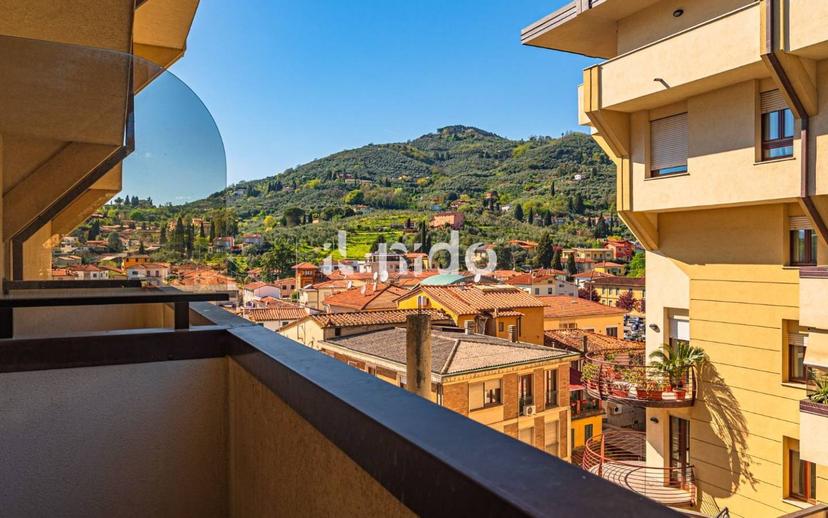 Quadrilocale viale Giuseppe Garibaldi, Centro, Pescia — foto 16 di 36