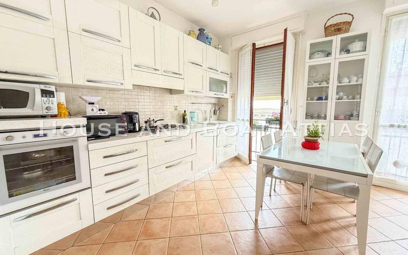 Appartamento buono stato, quarto piano, Cavour - San Carlo, Livorno