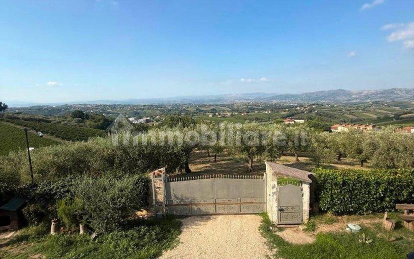 Villa bifamiliare via Elio Denisco, Centro, Pietradefusi — foto 19 di 26