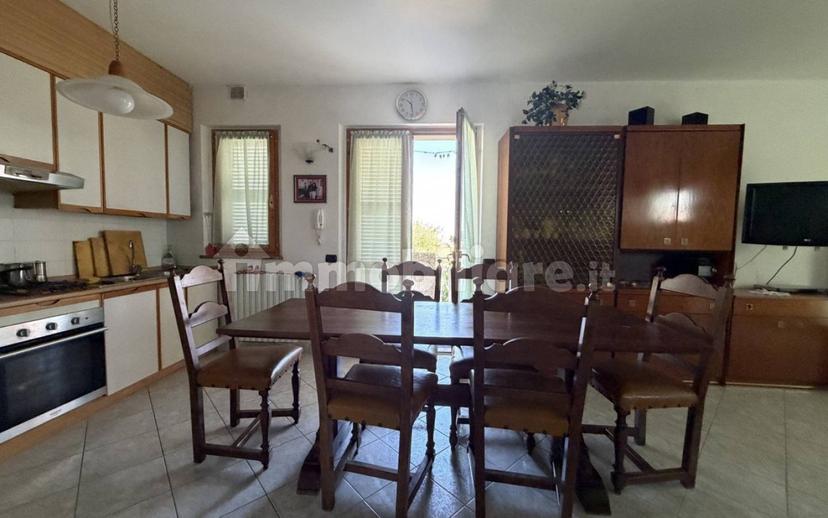 Trilocale buono stato, piano terra, Trecastelli — foto 10 di 27