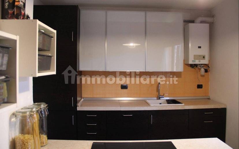 Bilocale via Rimembranza 3, Centro, Sommacampagna — foto 3 di 12