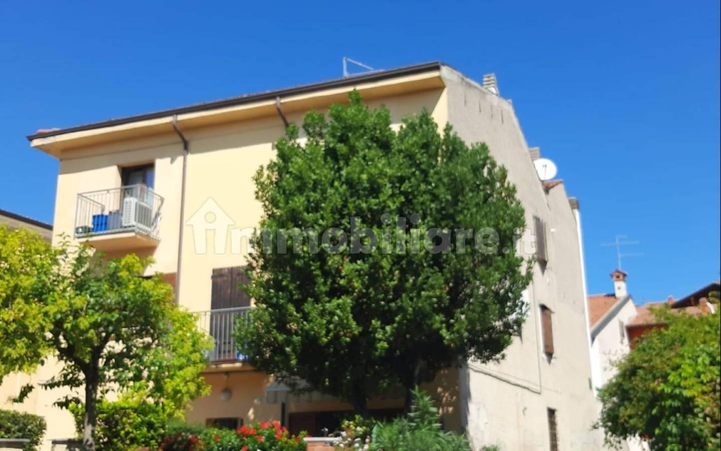Bilocale via Rimembranza 3, Centro, Sommacampagna