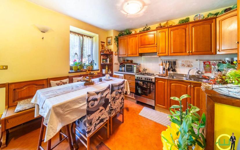 Appartamento via Varmost, Centro, Forni di Sopra