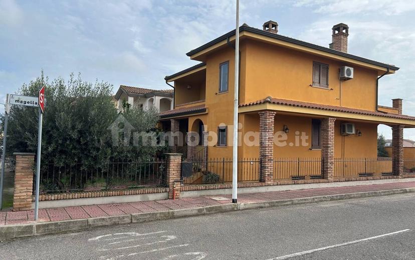 Villa unifamiliare via Cristoforo Colombo 48, Centro, Terralba — foto 2 di 4