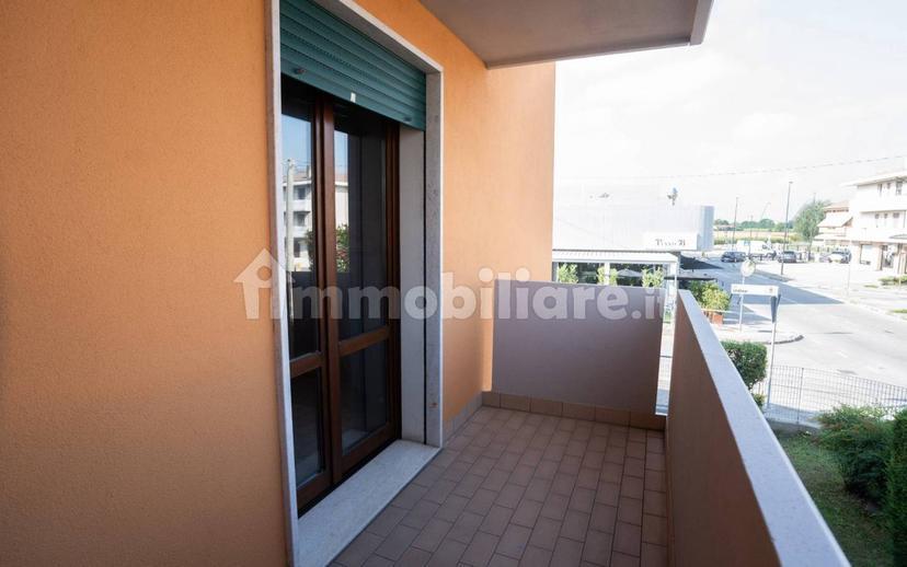 Trilocale via Udine 1, Centro, Ponte San Nicolò — foto 4 di 31