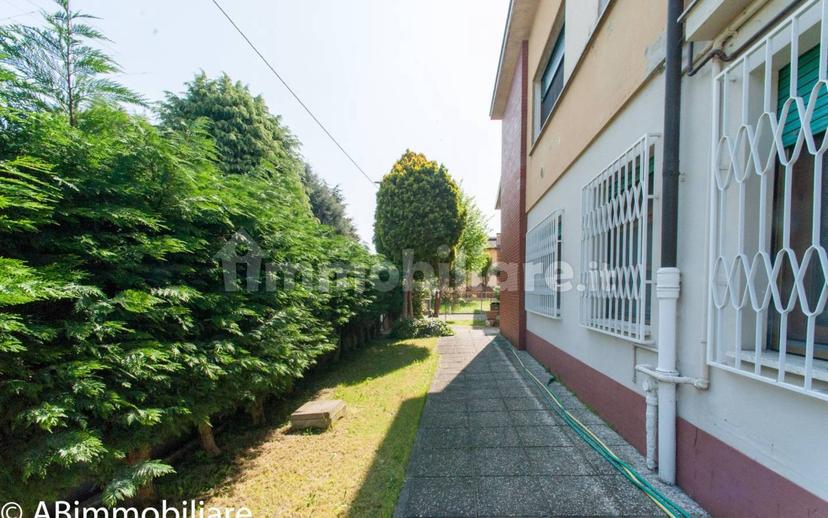 Villa bifamiliare via Gabriella degli Esposti, Centro, Castelfranco Emilia — foto 2 di 20
