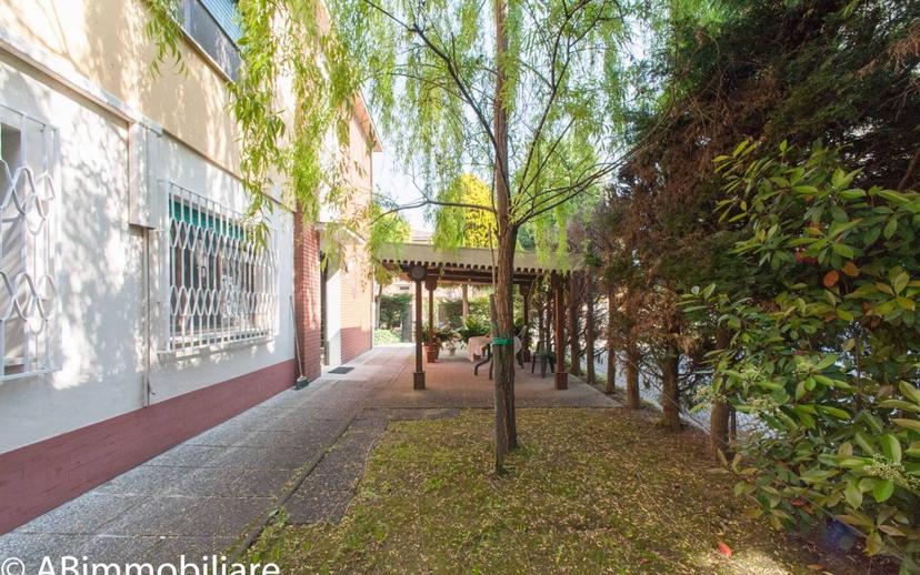 Villa bifamiliare via Gabriella degli Esposti, Centro, Castelfranco Emilia — foto 17 di 20