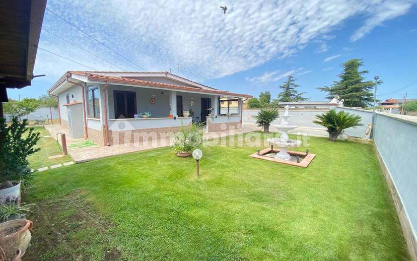 Villa unifamiliare via Ponza, Campoverde - Lampione, Aprilia