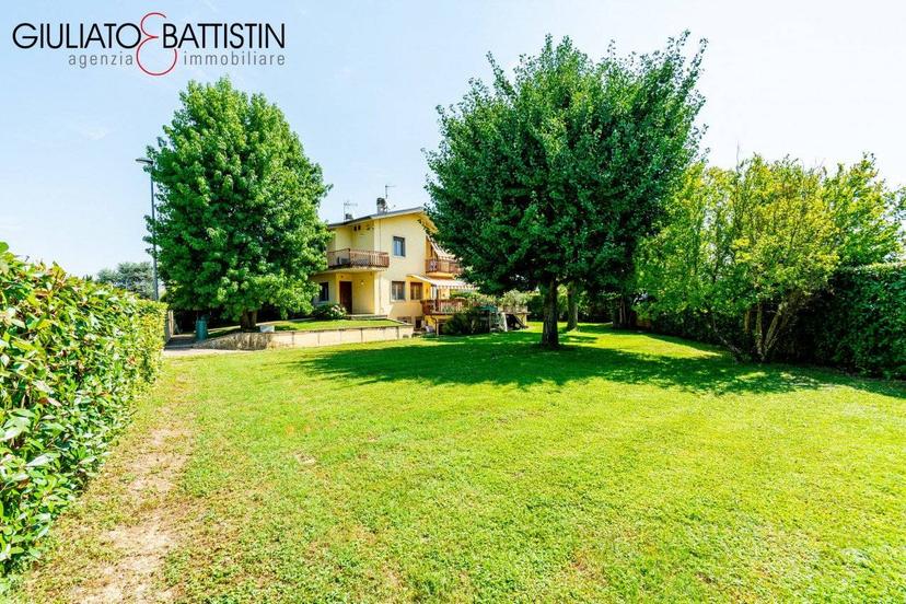Villa plurifamiliare via Aereoporti, Caldogno Rettorgole Cresole, Caldogno