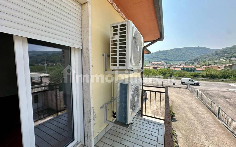Quadrilocale via Alpone 18, Centro, Montecchia di Crosara — foto 3 di 24