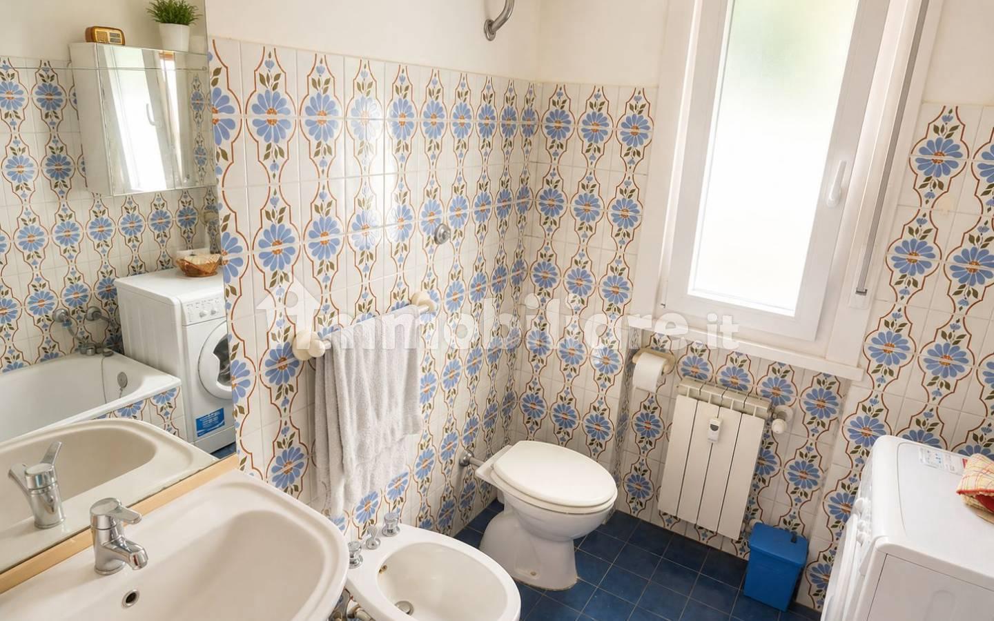 Trilocale ottimo stato, secondo piano, Centro, Muggia