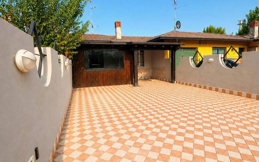 Villa a schiera via Quattro Novembre, Casalmoro — foto 3 di 23