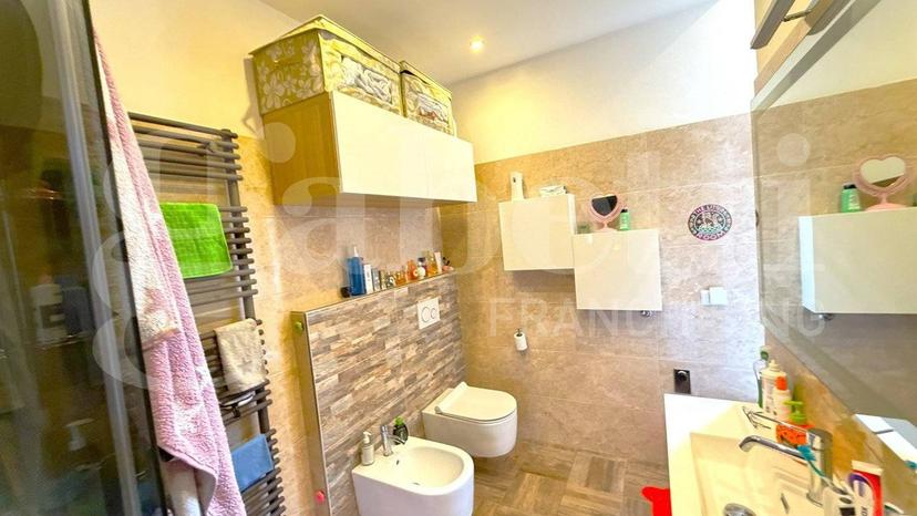 Bilocale via Vittorio Veneto, 64, Varano Borghi — foto 13 di 16