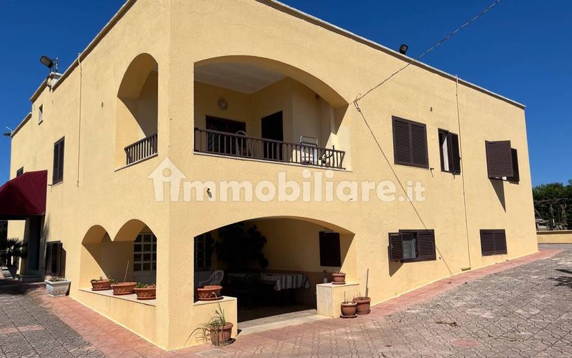 Villa bifamiliare via Crispiano 129/a, Martina Franca