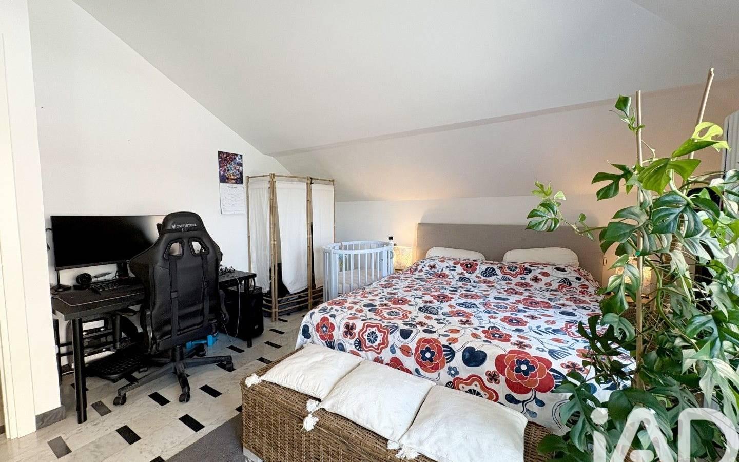 Trilocale piazzetta del centro 18, Pineta, Arenzano