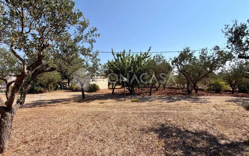 Villa unifamiliare Contrada Chiobbica, Campanile, Fumarola, Cavalleriza, Ostuni