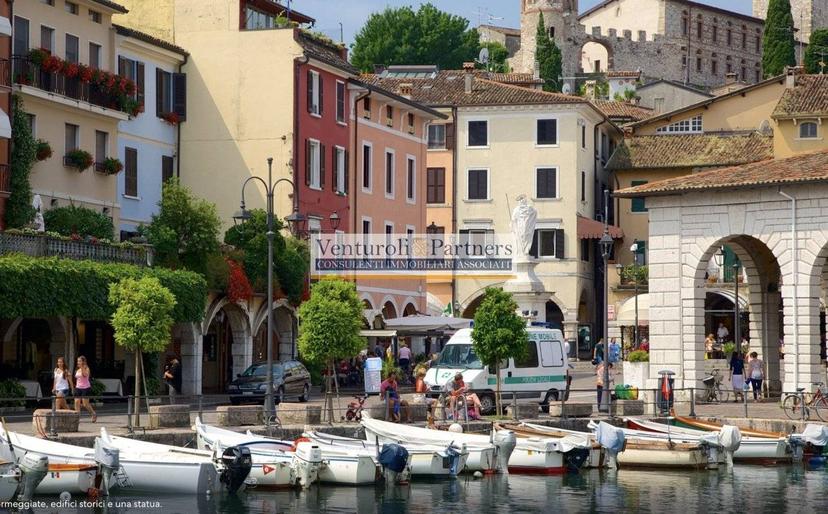 Trilocale via Mezzocolle, Desenzano Centro, Desenzano del Garda — foto 3 di 9