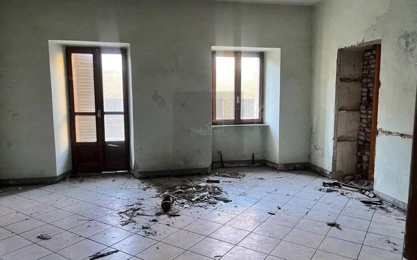 Bilocale da ristrutturare, primo piano, Strona — foto 2 di 15