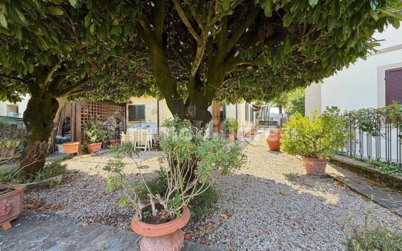 Villa bifamiliare viale Eduino Francini, Centro, Sansepolcro — foto 2 di 51