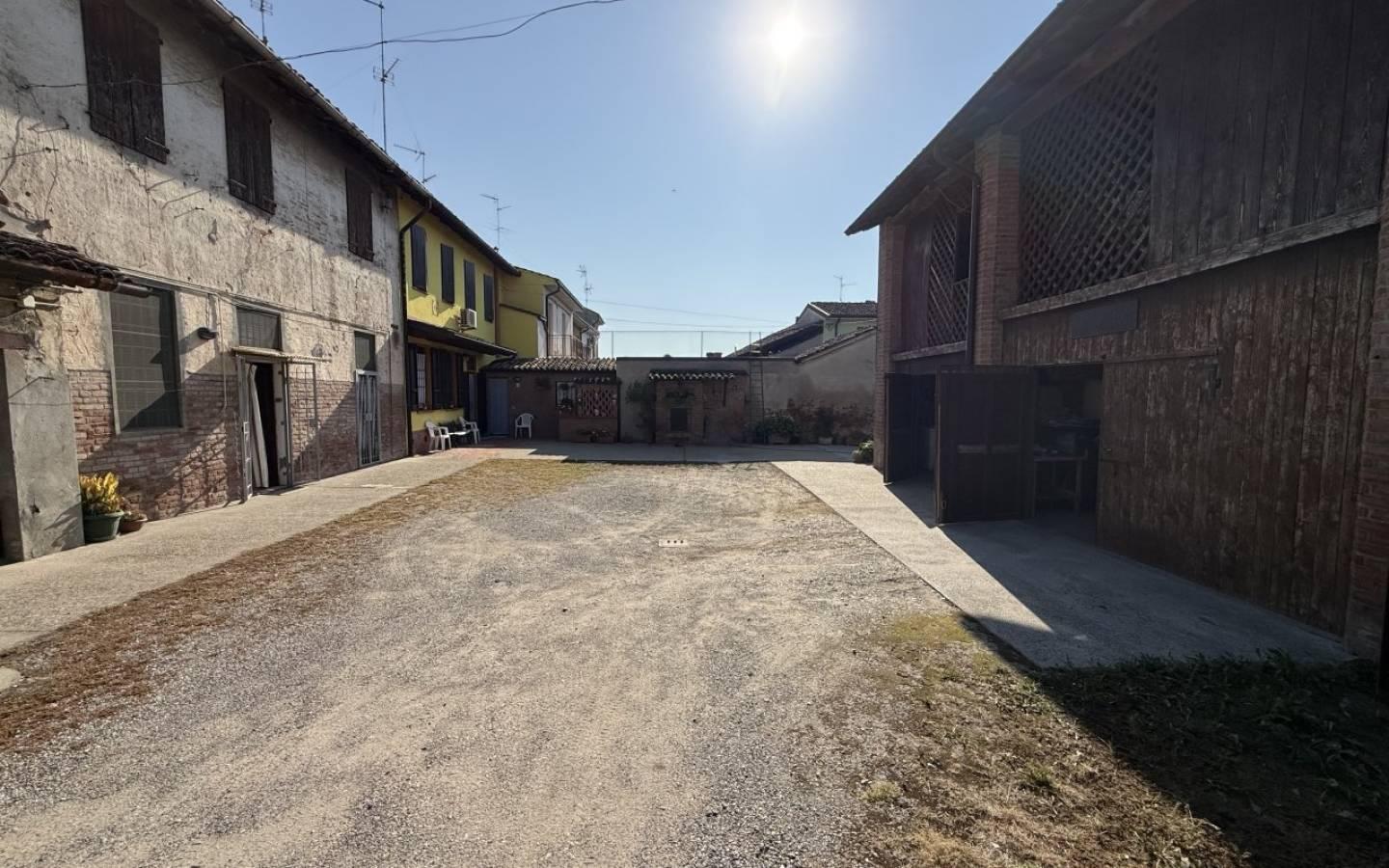 Terratetto unifamiliare via 25 Aprile 5, Ossolaro, Paderno Ponchielli