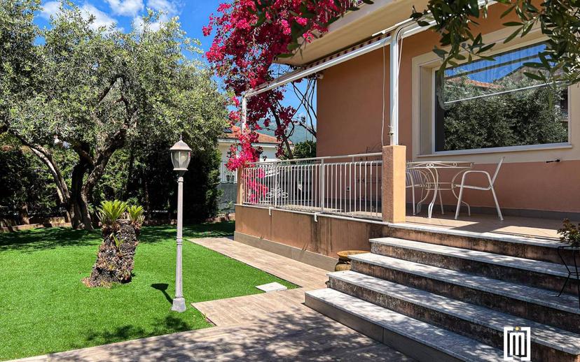 Villa bifamiliare piazza Italia, Centro, Loano — foto 16 di 35