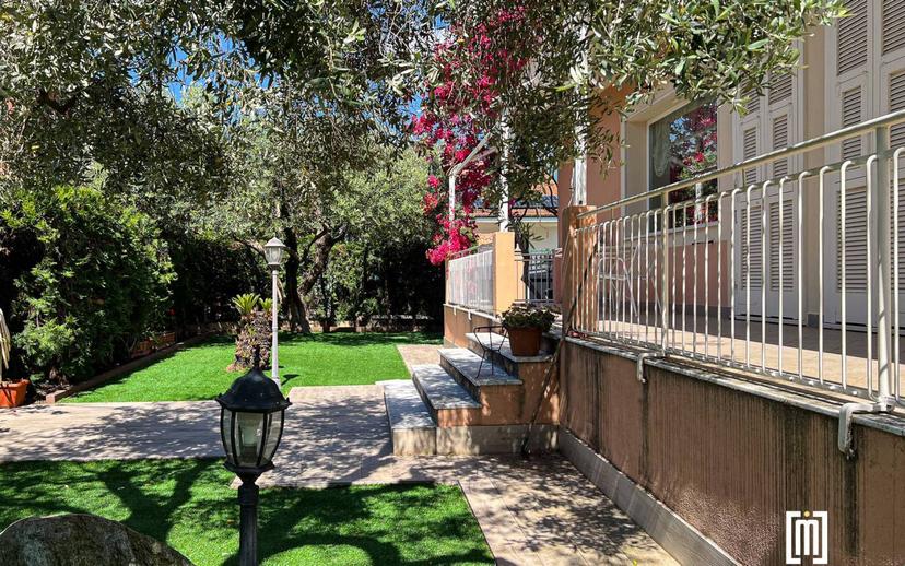 Villa bifamiliare piazza Italia, Centro, Loano — foto 11 di 35