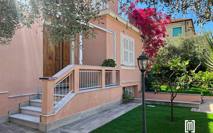 Villa bifamiliare piazza Italia, Centro, Loano — foto 20 di 35