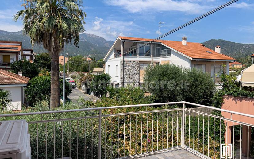 Villa bifamiliare piazza Italia, Centro, Loano — foto 2 di 35