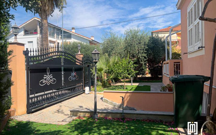Villa bifamiliare piazza Italia, Centro, Loano — foto 31 di 35