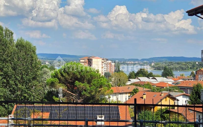 Villa bifamiliare via Silvio Pellico, Dormelletto — foto 2 di 13