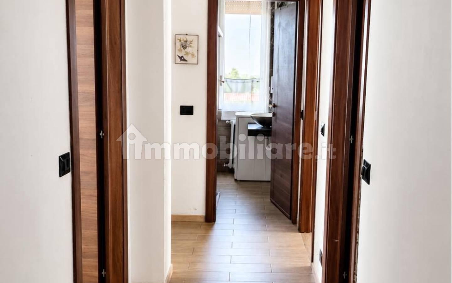 Trilocale via E. Vismara 16, Centro, Casatenovo