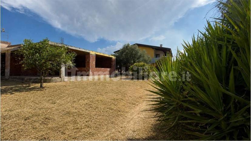 Villa unifamiliare via Is Prunixeddas, 00, Uta